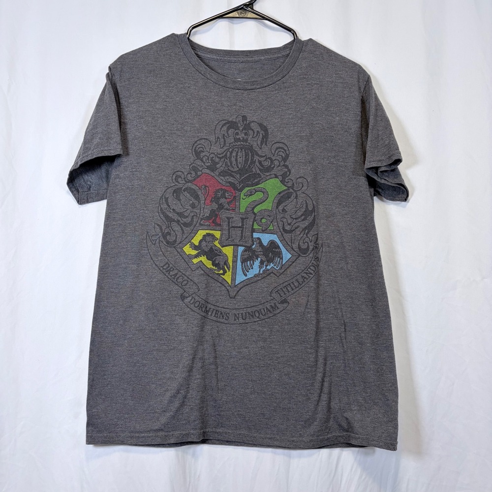 Harry Potter T-Shirt Hogwarts Crest Graphic Gray Short Sleeve Size M Wizarding